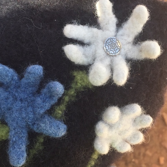 Handmade Black Felted Purse with flowers NWT - Picture 4 of 4